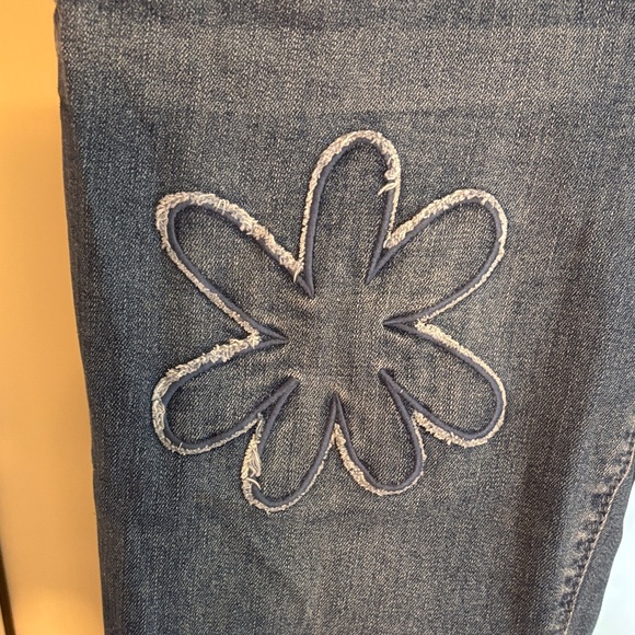 Laurie Felt Straight Leg Cropped Floral Embroidered Blue Jeans - Picture 4 of 11